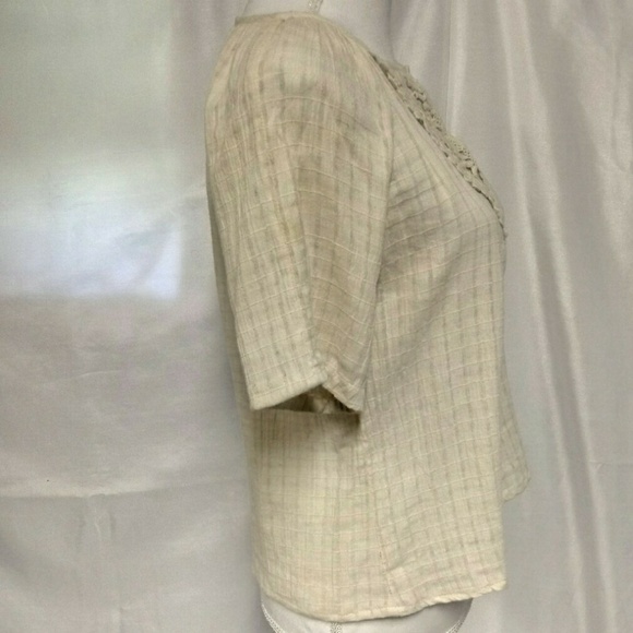 IZOD Ceam Crochet Detail V-Neck Pull Over Short Sleeve Waist Length Top - Picture 3 of 5